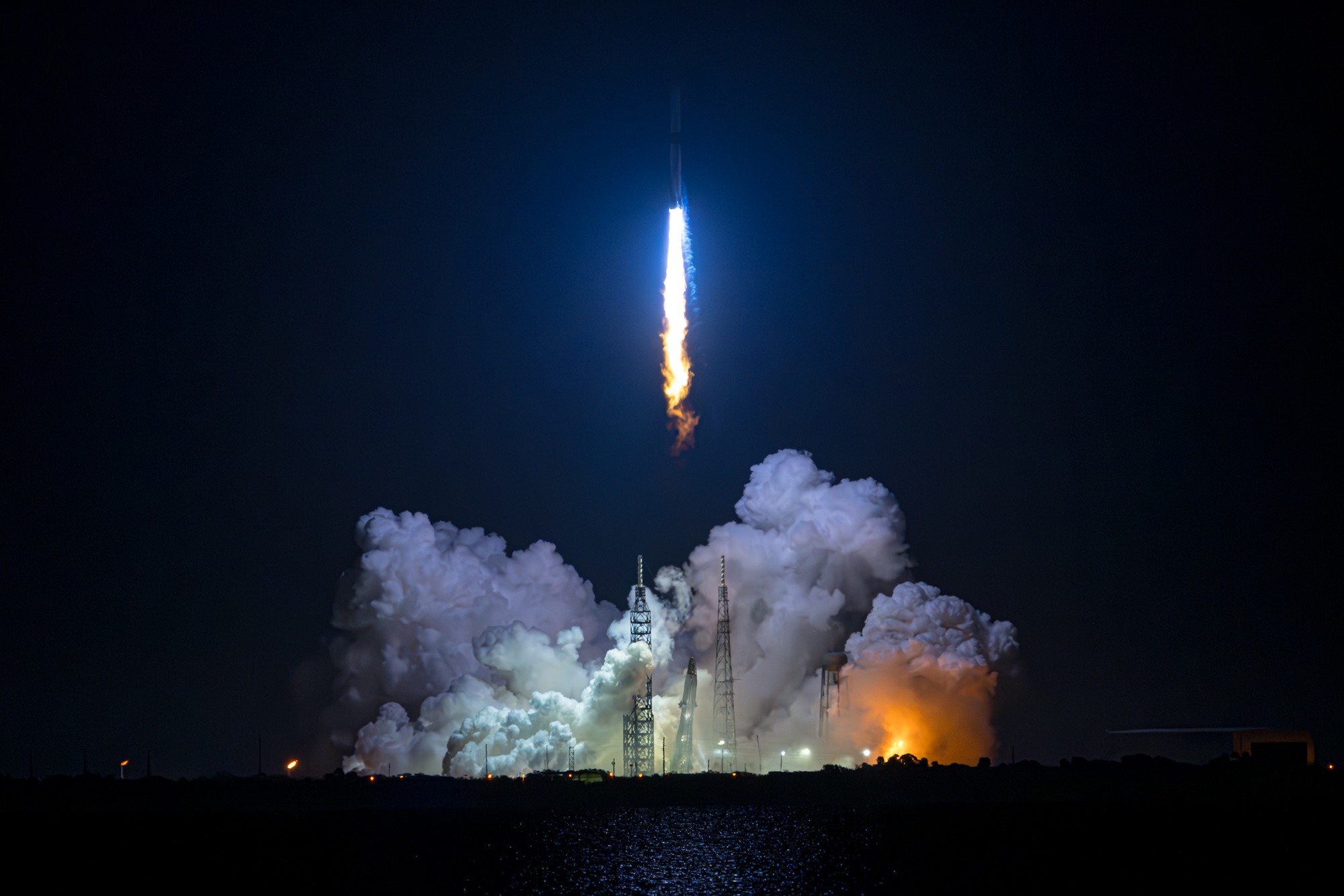 New Glenn lifting off from Launch Complex 36 during NG-1