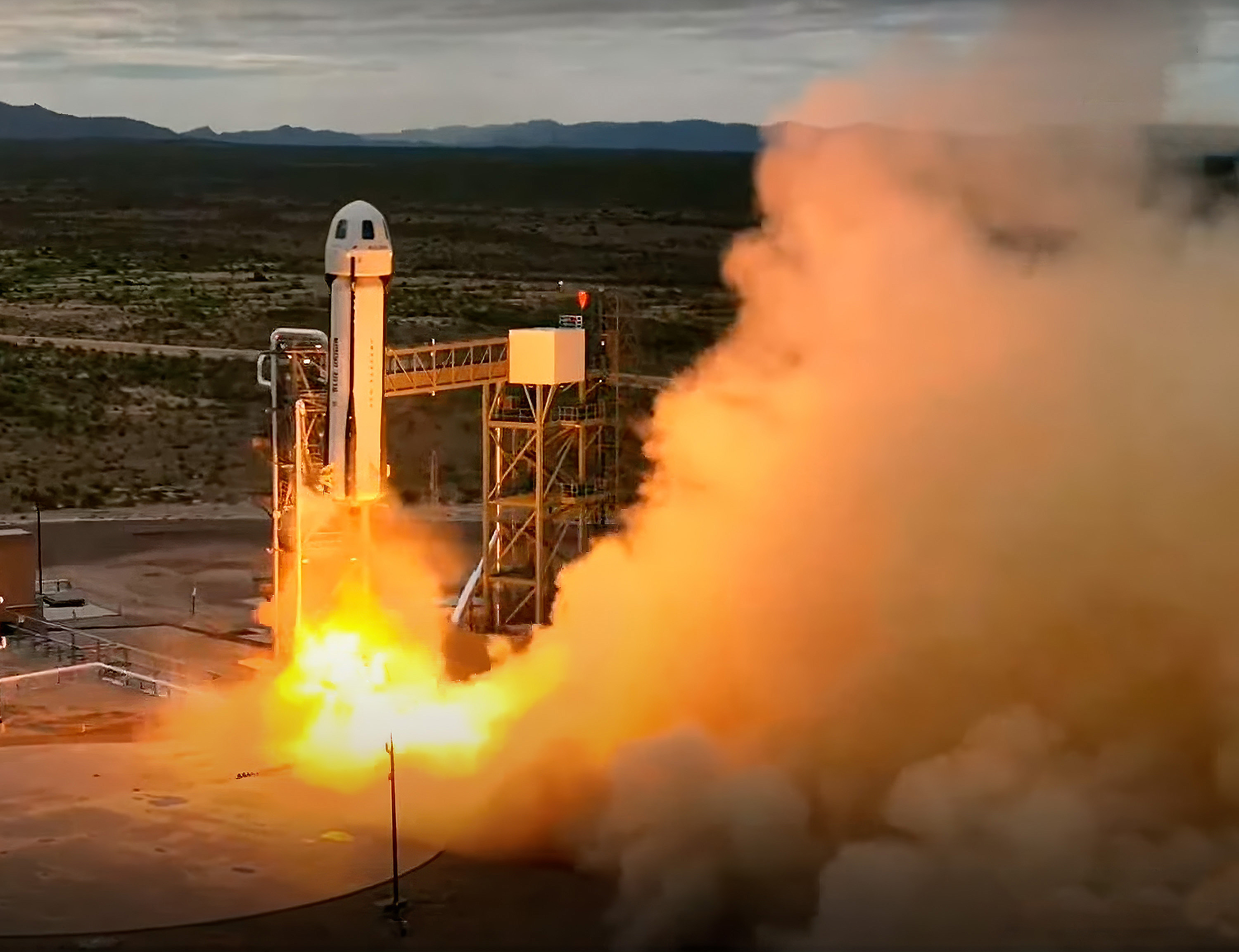 New Shepard lifts off from Launch Site One during the NS-33 mission